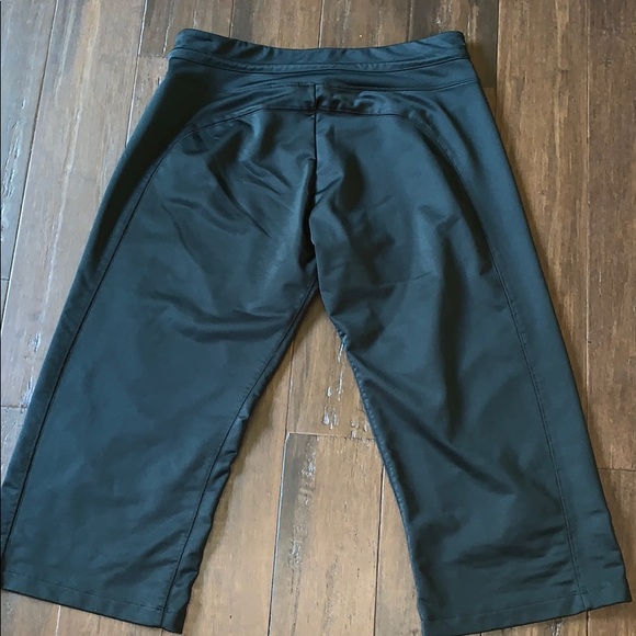 Nike Fit Dry Capris Size L - Picture 3 of 3